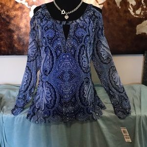 Shoulder showing top shear sleeves flowing blouse